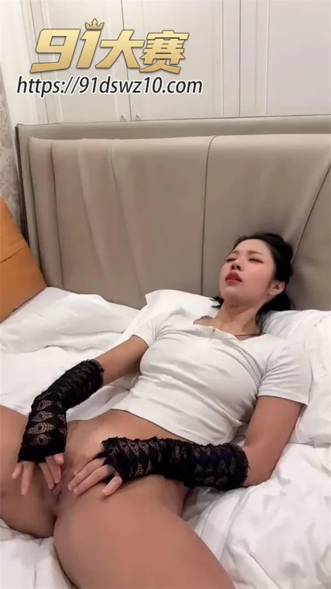 Snipaste20261013202805 拷贝 极品高颜值女大学生 可可 被金主用钱砸成骚母狗 自慰跪舔伺候金主 彻底被操成专属玩具-1