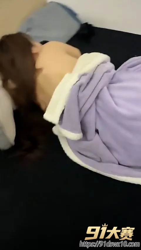图1 海角乱伦大神 迷人姐姐的性生活 趁着姐姐午睡插入骚逼 肥穴被插到白浆直流-1
