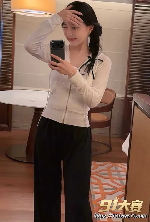 34W800px 抖音22万粉游戏主播 兔菲 曝出睡粉事件 聊骚暧昧大姐塞选富婆粉 打架被拘人设崩塌!-14