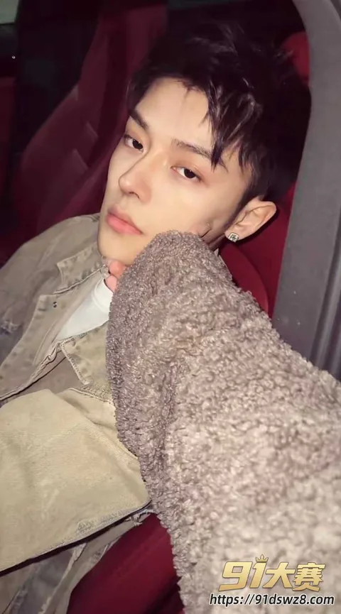 男一6W800px 抖音13万粉男网红 田瀚明 被曝睡大姐 吃大姐爱情票 联合大姐抹黑侮辱 被抛弃后反咬-4