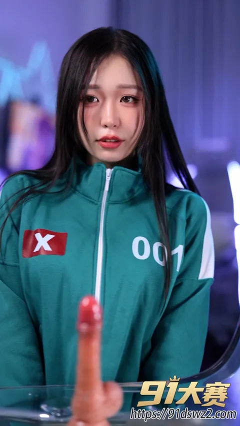 图1 新加坡福利姬女神 meriolchan 最近作品鱿鱼游戏主题口交吞屌口水拉丝 双眼迷离诱人至极-1