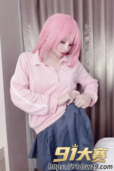 IMAGE 20261003 18:48:19 极品巨乳福利姬 Meenfox 粉嫩穴被手指和道具轮流玩弄 蜜汁直流顺着腿往下淌!-3
