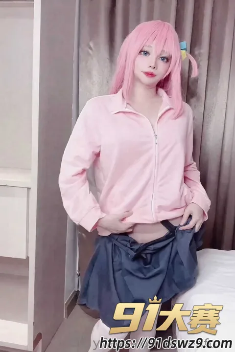 IMAGE 20261003 18:48:20 极品巨乳福利姬 Meenfox 粉嫩穴被手指和道具轮流玩弄 蜜汁直流顺着腿往下淌!-4