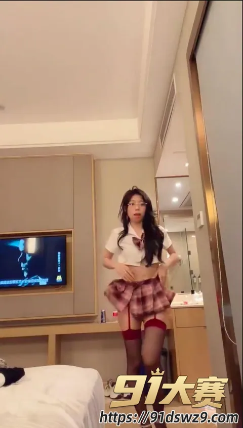 IMAGE 20261005 18:42:07 极品眼镜骚妹 丝丝不是思思 酒店直播自慰 红情趣衣项圈链子牵着 有活力拉满!-8