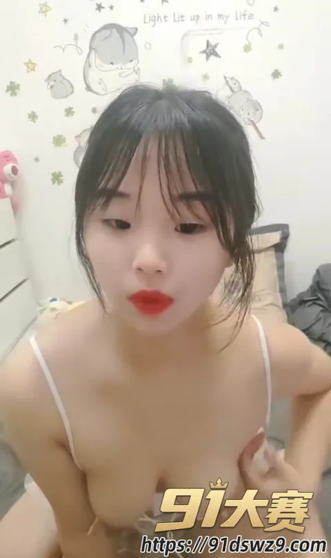 IMAGE 20261006 21:29:01 肉嘟嘟精神小妹 茜茜 白吊带睡裙坐床上被猥琐男操 奶子从吊带里掉出来 表情又呆又萌!-8