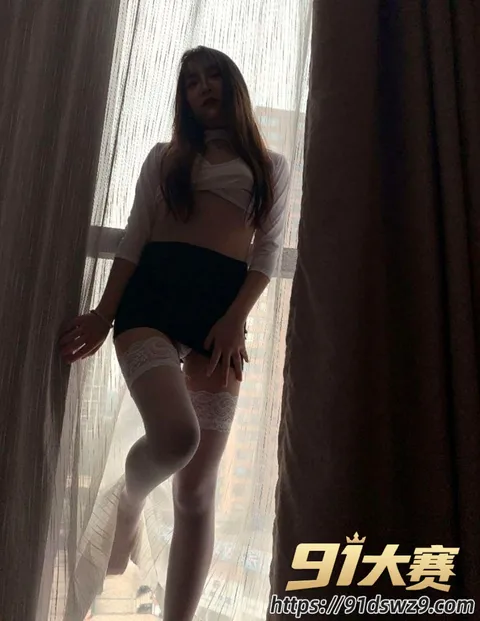IMAGE 20261008 11:36:54 大学前女友酒店回顾约炮 黑丝短裙被掀开跪着口交 床上被按着干到四射!-6