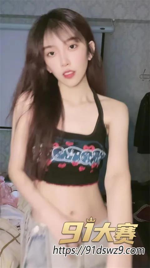 photo20261009211632 抖音涂鸦蹦迪特效彻底炸了!审核员视角女生竟全裸一丝不挂 低俗无特效 评论区3806条全在刷有-6