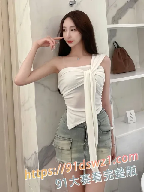 图1 高颜值名媛连体黑丝 各种姿势打桩到高潮 人前优雅清纯 床上被调教的风骚嫩妹-1