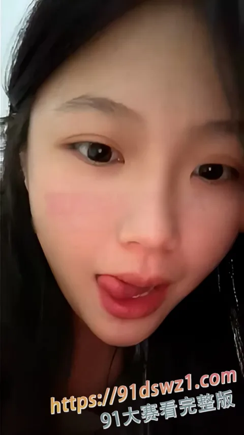 图1 抖音长相清纯网红 我不是倒霉蛋 大尺度定制视频流出 道具自慰馒头肥穴 反差感拉满-1