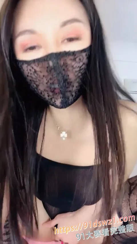 图4 国产主播黑丝少妇钢管舞 各种高难度姿势表演 妖娆的脸蛋配上动作极具诱惑感-4