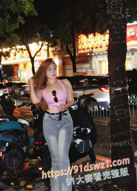 图2 高颜值巨乳网红 Angel Tee 与金主在酒店和家里自拍露脸口交做爱 多种玩法伺候肉棒-2