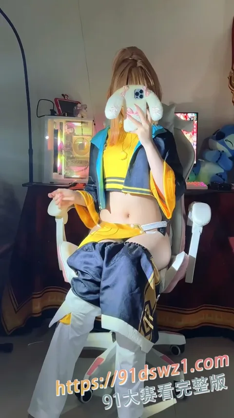 图1 极品福利姬 奈奈 COS姬小满 福利性感白高透丁字裤裸足自拍 极致身材尽显魅惑-1
